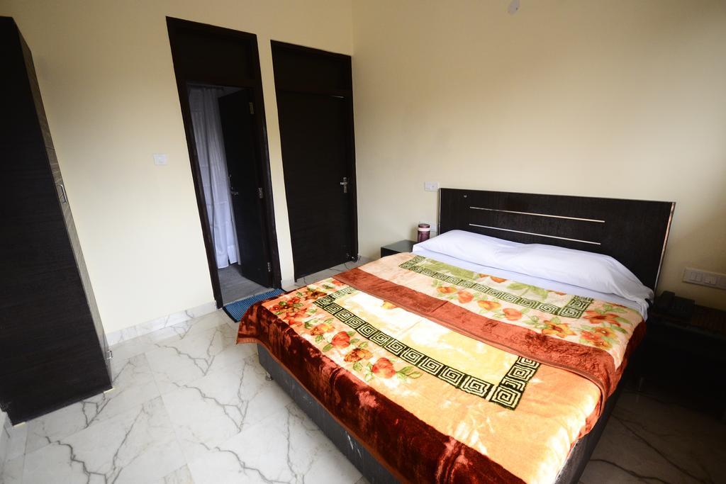 Hotel Mehra Inn Amritsar Exterior photo