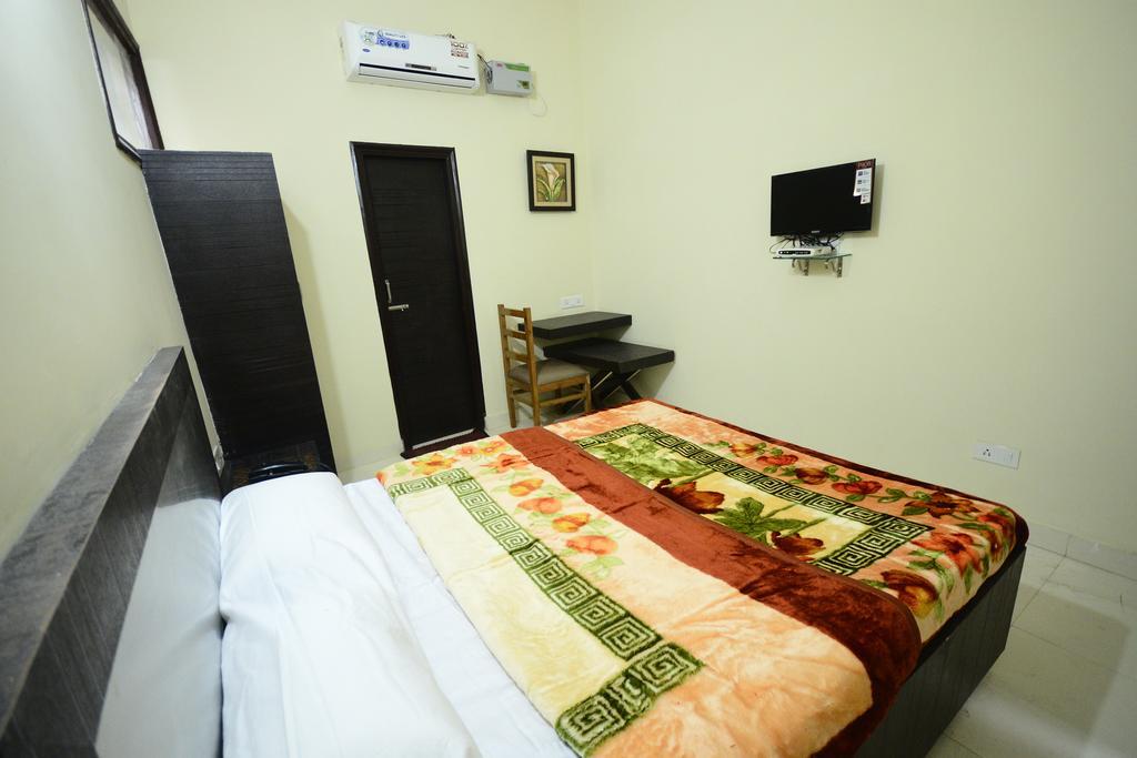 Hotel Mehra Inn Amritsar Exterior photo