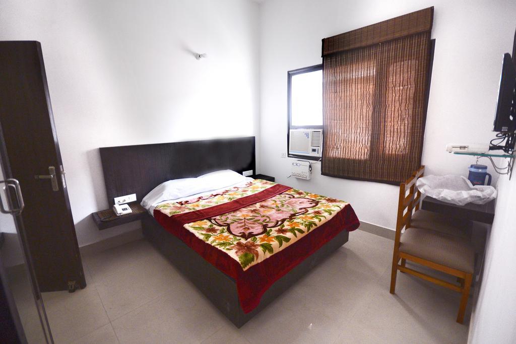 Hotel Mehra Inn Amritsar Exterior photo