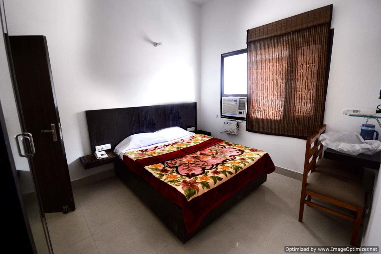 Hotel Mehra Inn Amritsar Exterior photo