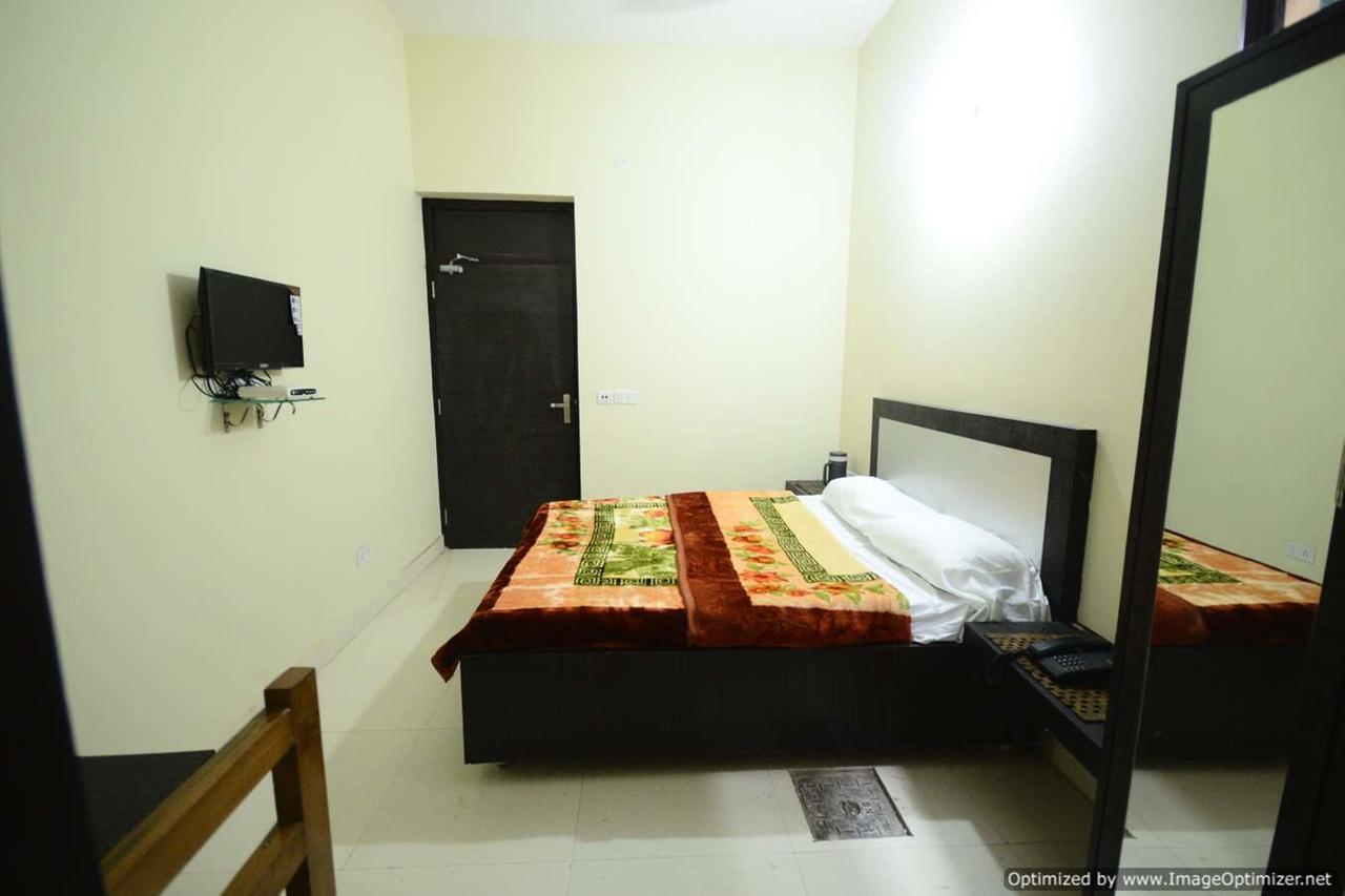 Hotel Mehra Inn Amritsar Exterior photo